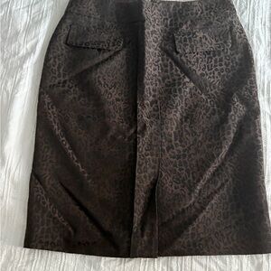 Ann Taylor leopard print pencil skirt Size 8.